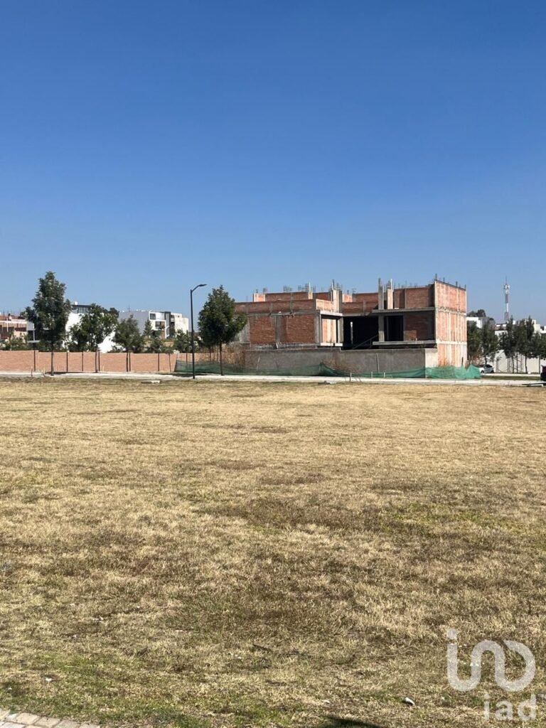 TERRENO EN ESQUINA  EN PARQUE SOFIA LOMAS DE ANGELOPOLIS