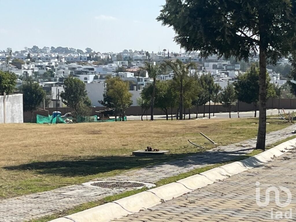 TERRENO EN ESQUINA  EN PARQUE SOFIA LOMAS DE ANGELOPOLIS