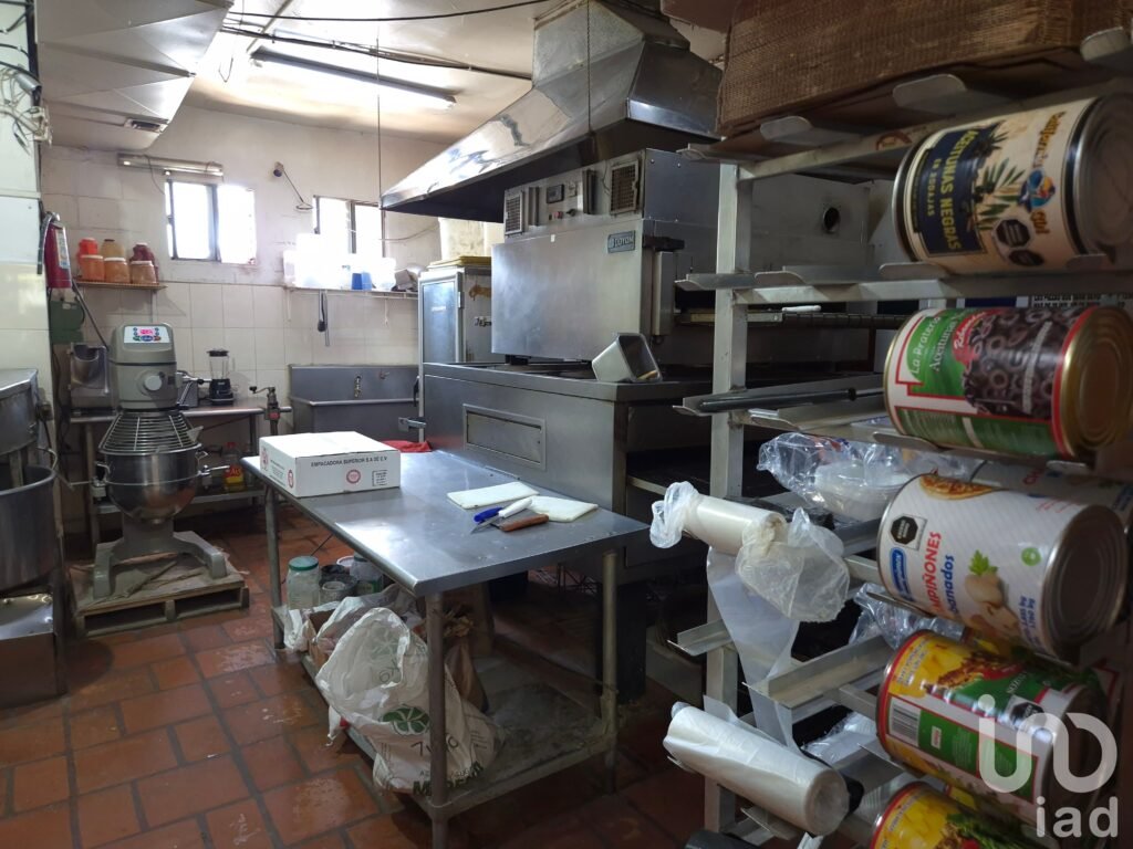 TRASPASO DE LOCA CON TODO EL EQUIPO PARA UNA PIZZERIA