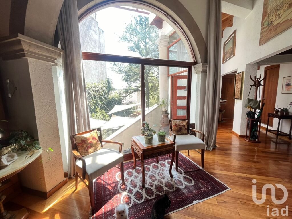 Se vende Casa con terreno con uso de suelo para construir en Av Desierto de Los Leones