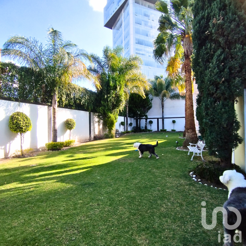 CASA EN VENTA EN ZAVALETA CON JARDIN DE 400M2 ATRAS DE CENTRO MAYOR, EXCELENTE INVERSION