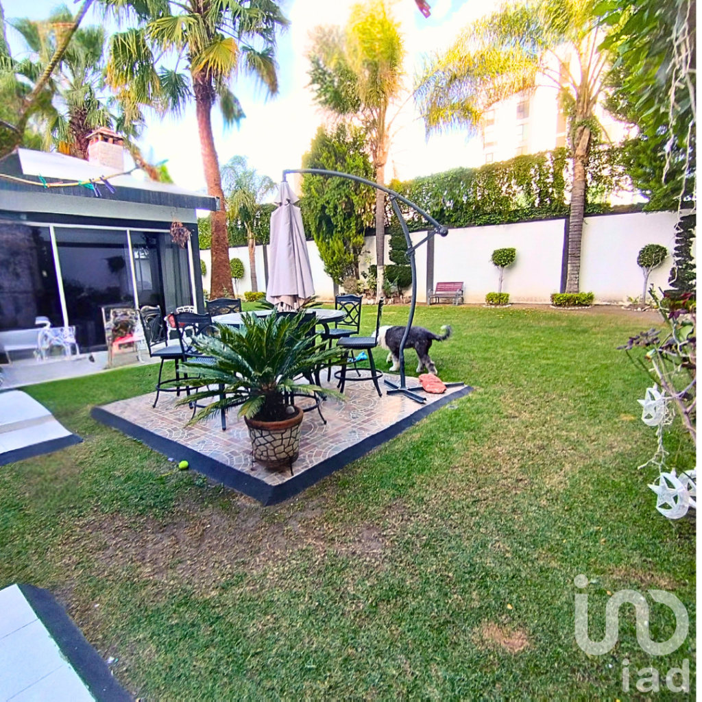 CASA EN VENTA EN ZAVALETA CON JARDIN DE 400M2 ATRAS DE CENTRO MAYOR, EXCELENTE INVERSION