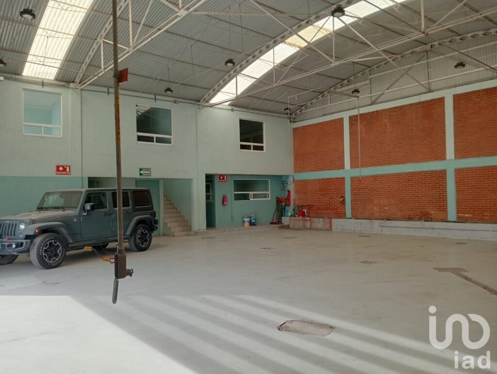 Se vende local comercial, para montar tu propia empresa.