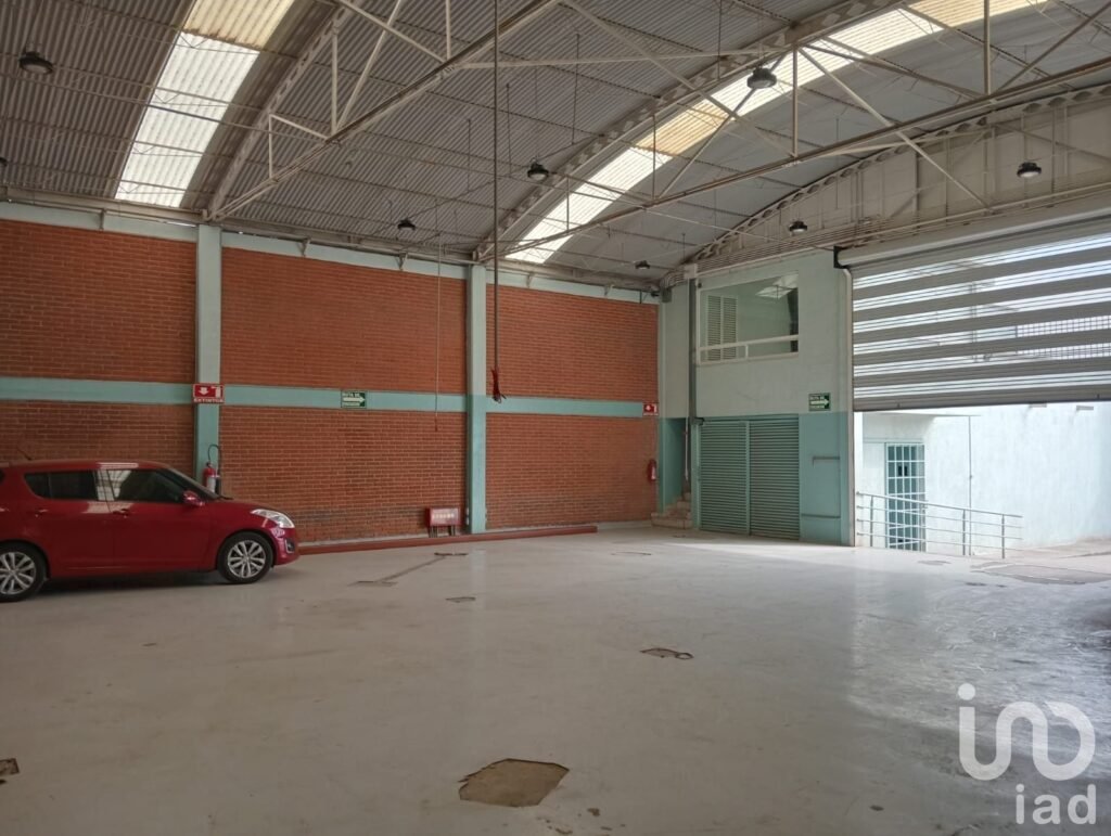 Se vende local comercial, para montar tu propia empresa.