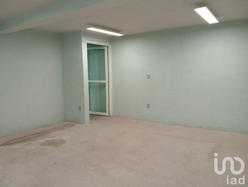 Se vende local comercial, para montar tu propia empresa.