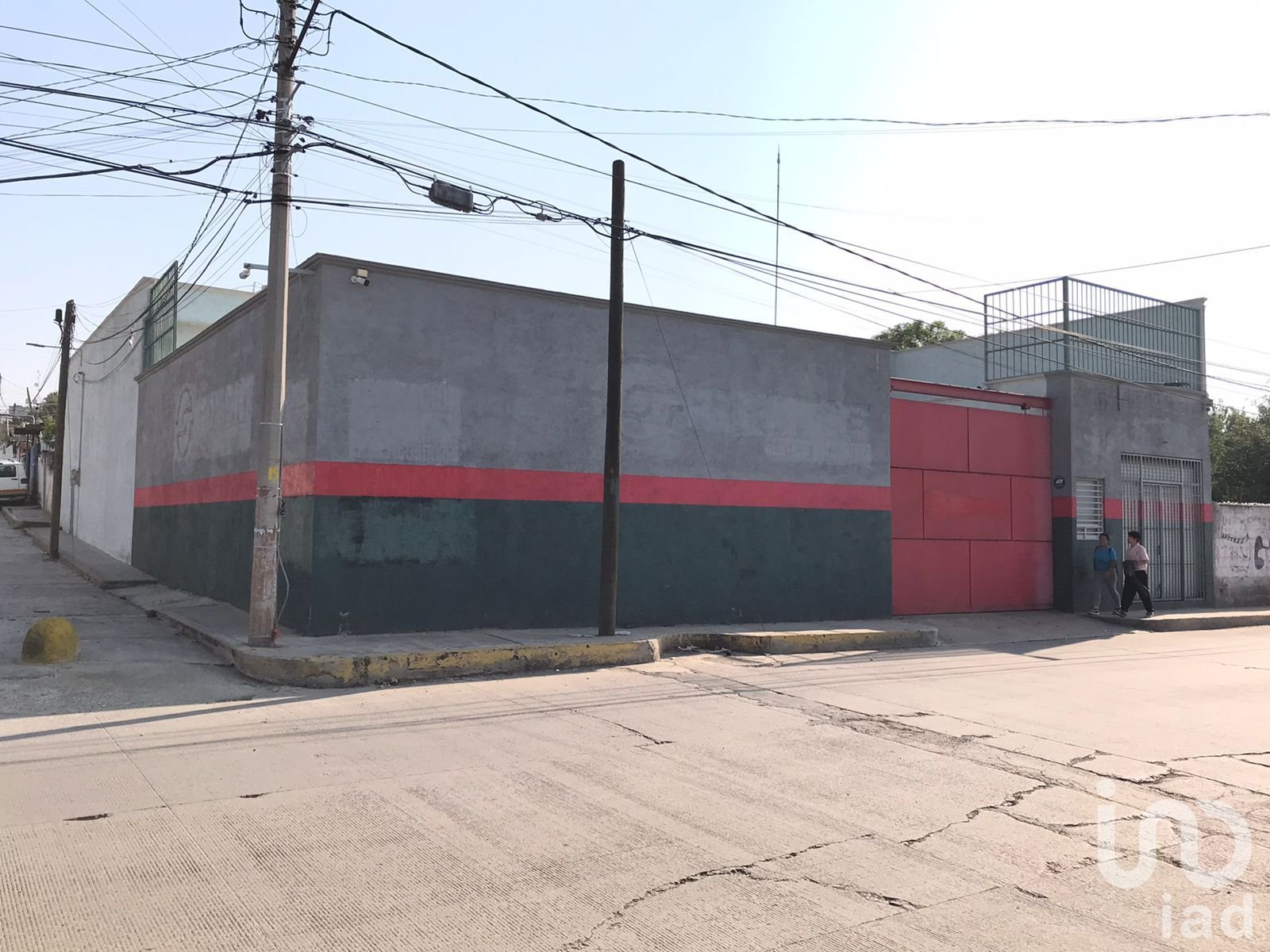 Se vende local comercial, para montar tu propia empresa.