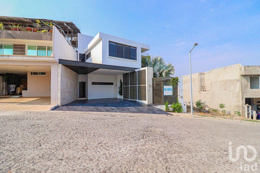 VENTA CASA RESIDENCIAL CORINTO