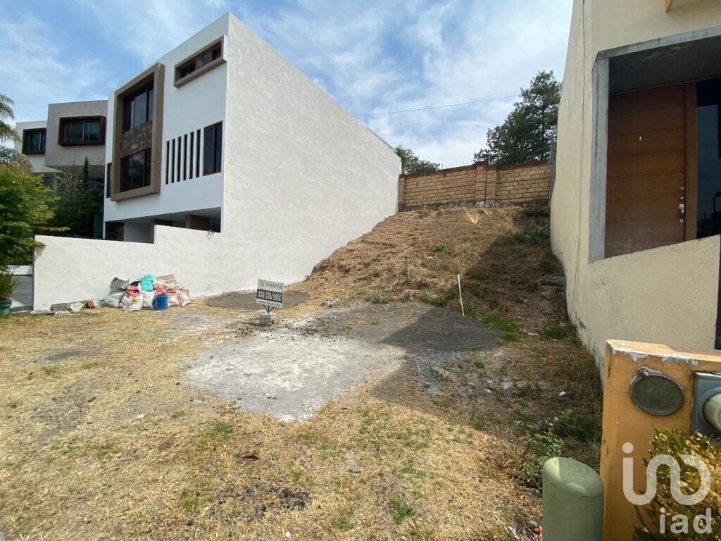 SE VENDE TERRENO EN ALTOZANO PRIMER FRACCI A LA DERECHA DE LA GLORIETA