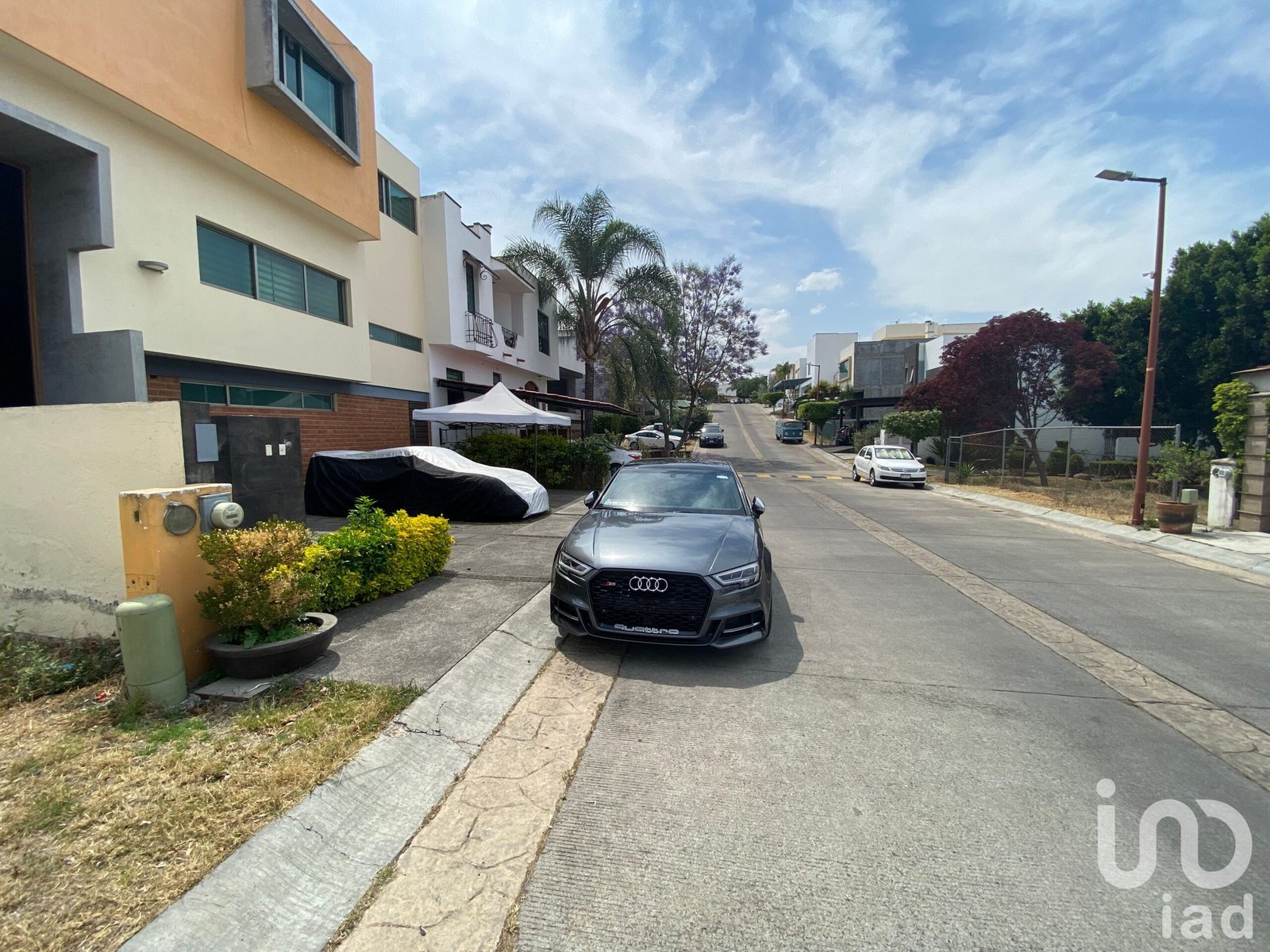 SE VENDE TERRENO EN ALTOZANO PRIMER FRACCI A LA DERECHA DE LA GLORIETA