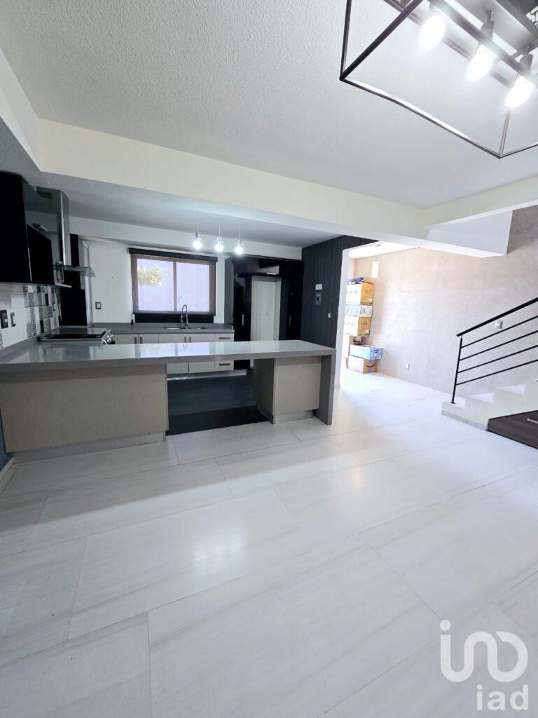 Casa en venta en Celaya, ALTEZA residencial por av Camino San Jose de Gto. con Alberca, Billar,