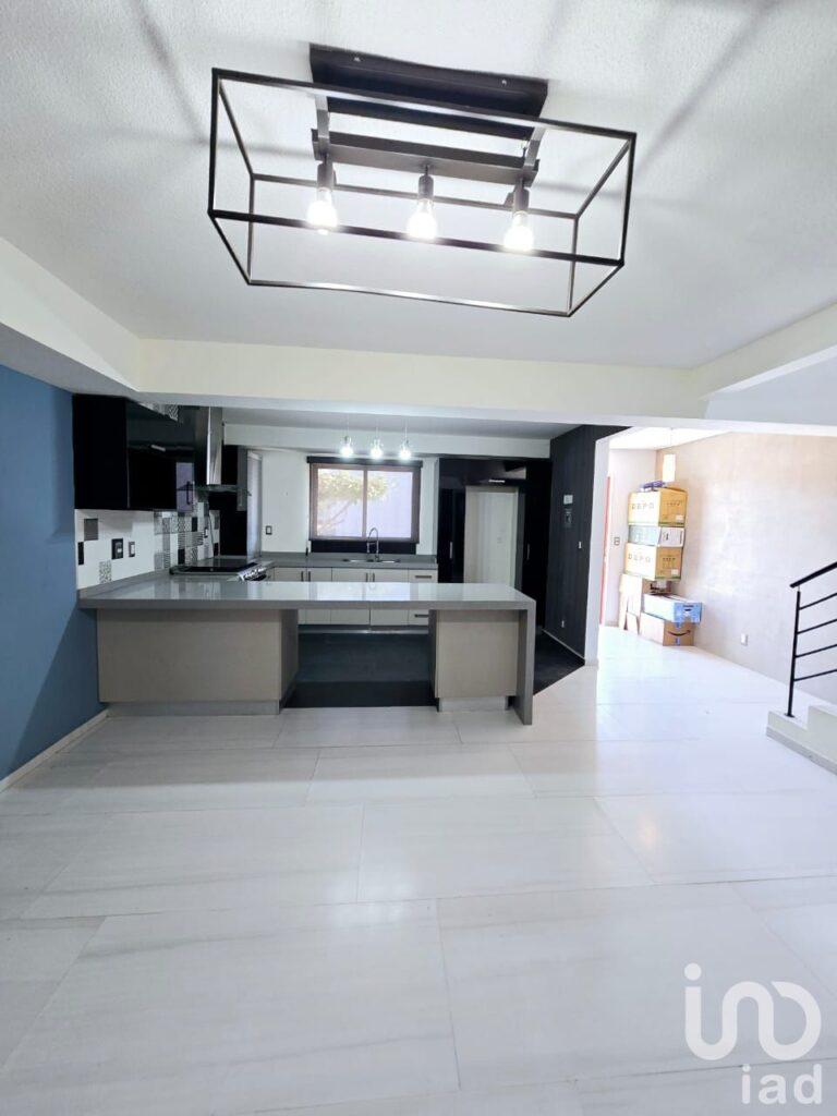 Casa en venta en Celaya, ALTEZA residencial por av Camino San Jose de Gto. con Alberca, Billar,