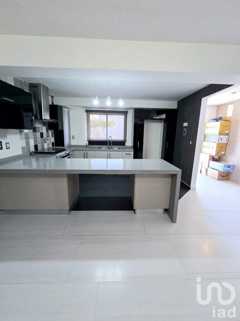 Casa en venta en Celaya, ALTEZA residencial por av Camino San Jose de Gto. con Alberca, Billar,