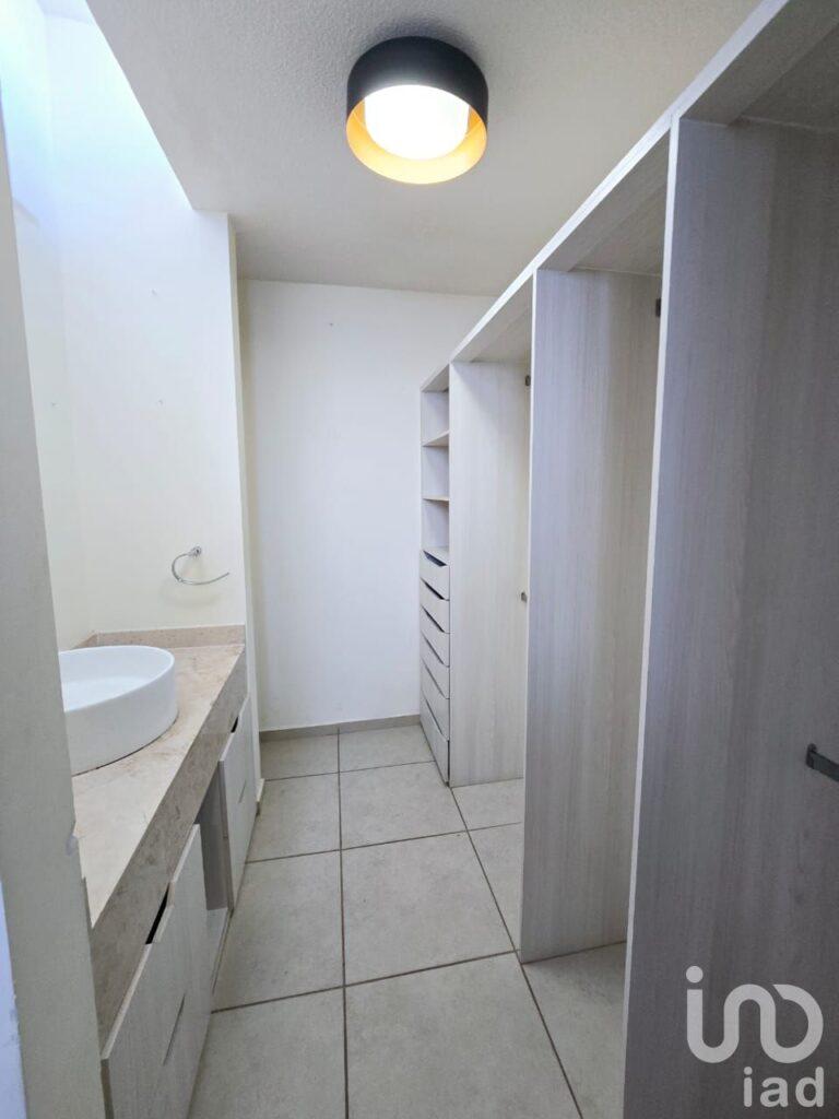 Casa en venta en Celaya, ALTEZA residencial por av Camino San Jose de Gto. con Alberca, Billar,