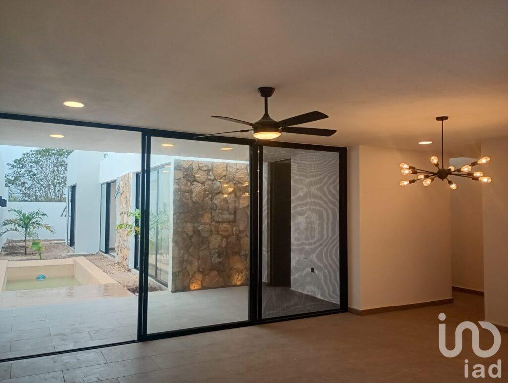 Casa Residencial de 1 Piso con Piscina Infinita en Conkal, Mérida