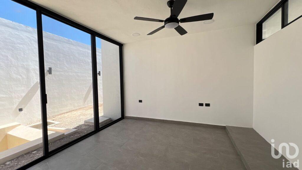 Casa Residencial de 1 Piso con Piscina Infinita en Conkal, Mérida