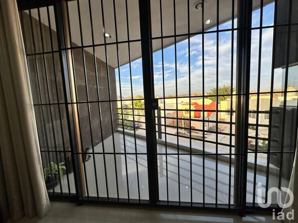 CASA EN VENTA, PASEO ALAMEDA, MAZATLÁN, SINALOA.