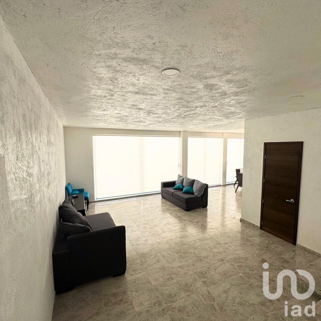 CASA EN VENTA EN HARAS DEL BOSQUE CON JARDIN Y BALCON A UN PASO DEL LAGO PRINCIPAL