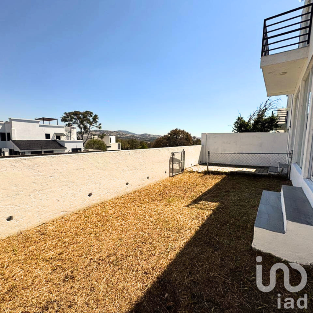 CASA EN VENTA EN HARAS DEL BOSQUE CON JARDIN Y BALCON A UN PASO DEL LAGO PRINCIPAL