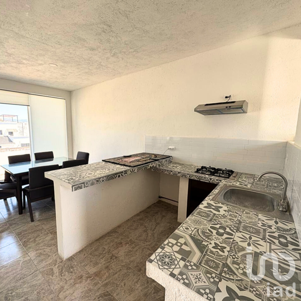 CASA EN VENTA EN HARAS DEL BOSQUE CON JARDIN Y BALCON A UN PASO DEL LAGO PRINCIPAL