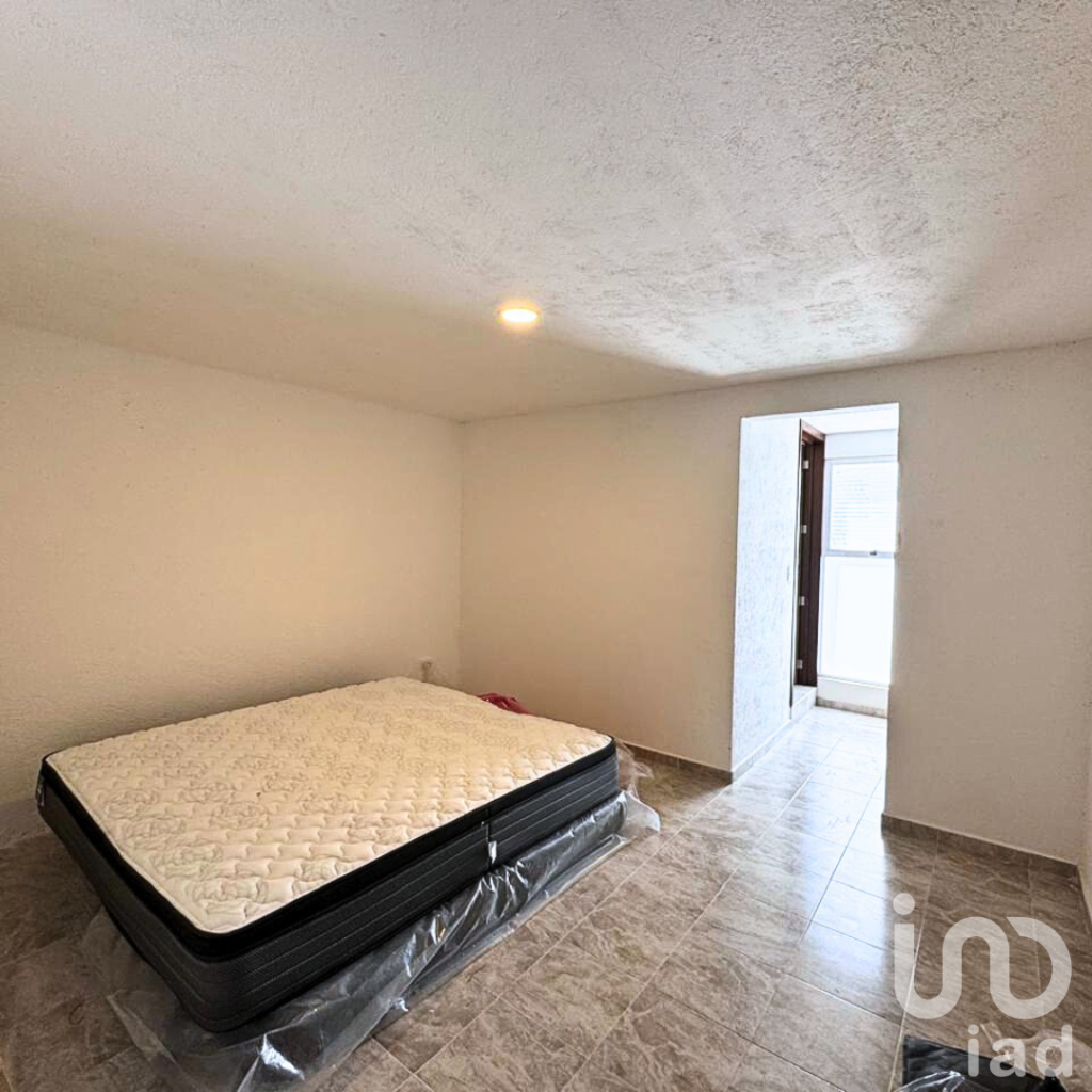 CASA EN VENTA EN HARAS DEL BOSQUE CON JARDIN Y BALCON A UN PASO DEL LAGO PRINCIPAL