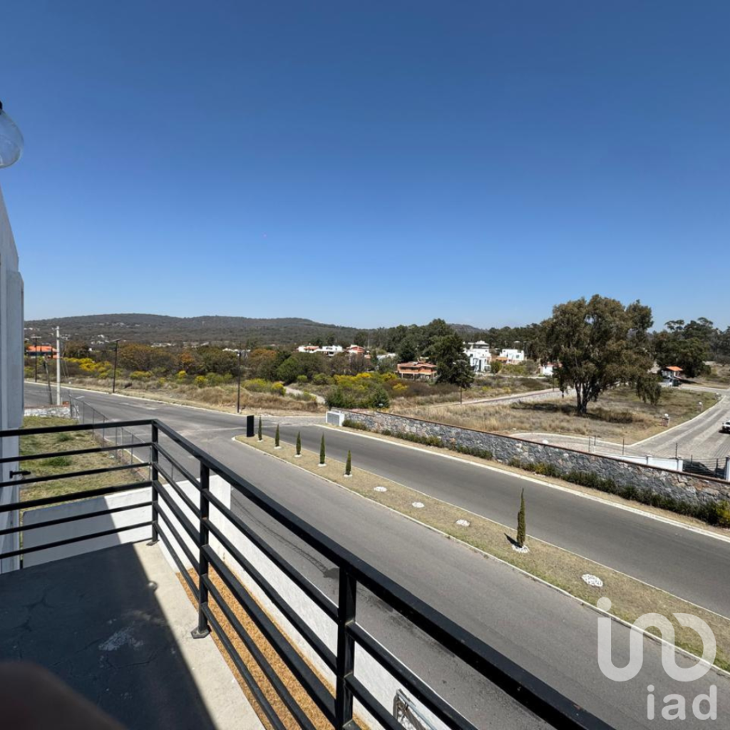 CASA EN VENTA EN HARAS DEL BOSQUE CON JARDIN Y BALCON A UN PASO DEL LAGO PRINCIPAL