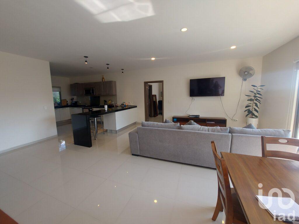 Departamento amplio de 3 recámaras en condominio con vigilancia, alberca, gimnasio en Cuernavaca