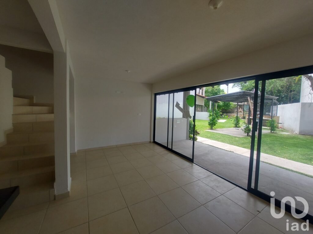 Casa 3 recámaras con roof garden en fraccionamiento con vigilancia y alberca