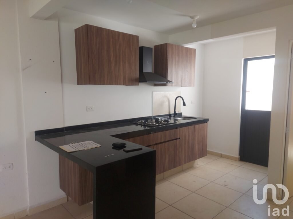 Casa 3 recámaras con roof garden en fraccionamiento con vigilancia y alberca