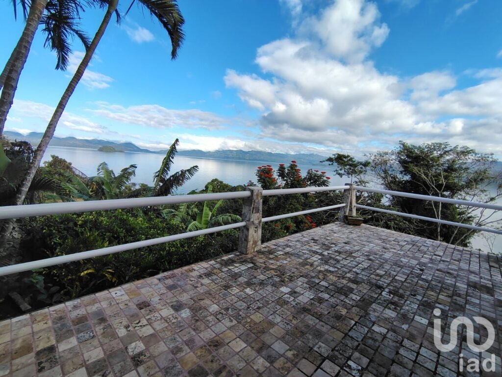 Venta de casa en el mirador de Laguna de Catemaco