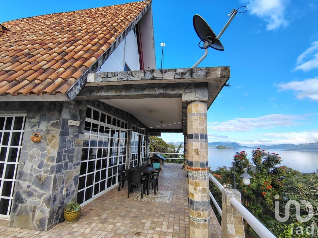 Venta de casa en el mirador de Laguna de Catemaco