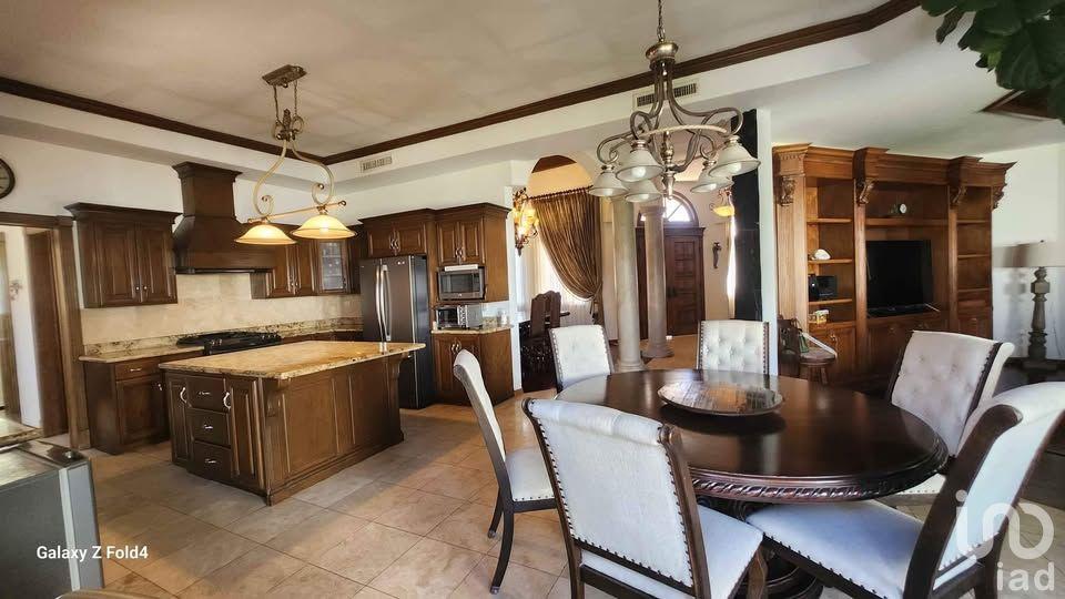 VENTA DE HERMOSA RESIDENCIAS DE UNA PLANTA EN CAMPOS ELISEOS