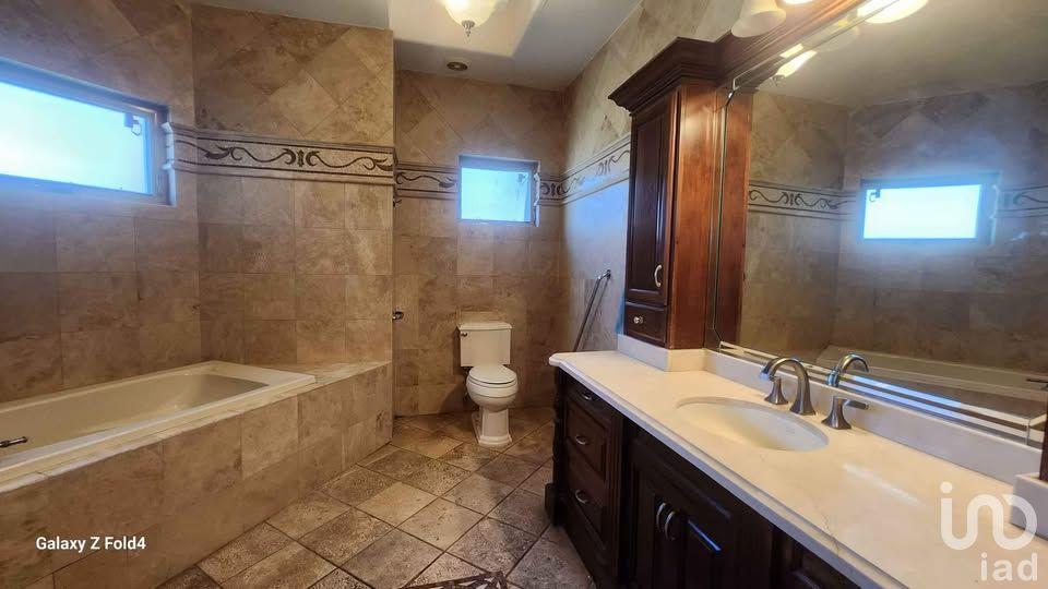 VENTA DE HERMOSA RESIDENCIAS DE UNA PLANTA EN CAMPOS ELISEOS