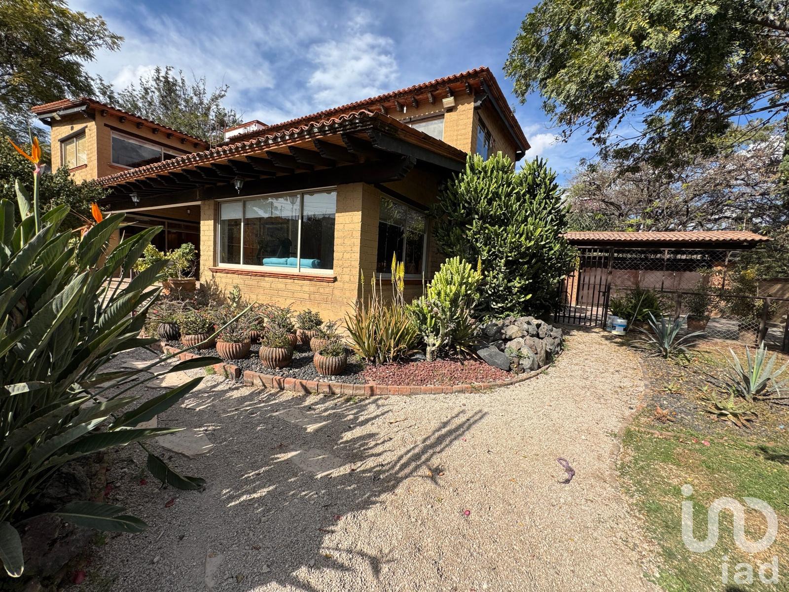 Casa en VENTA en El Rosario, Tlayacapan. Vive rodeado de montañas y paz