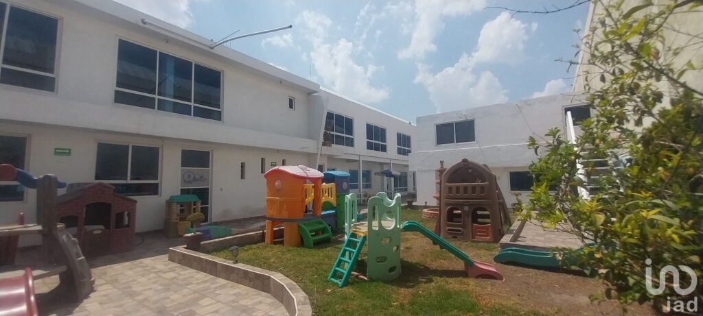 Se vende edificio para escuela de danza, kinder,,plaza comercial en Santa Julia, Pachuca, Hidalgo - 2151363 local en venta se vende edificio para escuela de danza kinderplaza comercial en santa julia pachuca hidalgo 247179