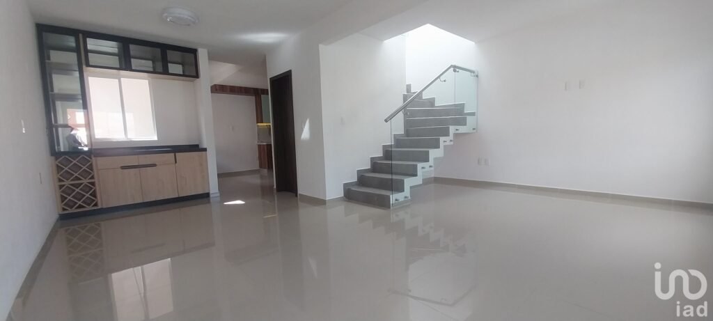 Se vende casa muy amplia con excelentes acabados en Privada Zuria, Pachuca, Hidalgo