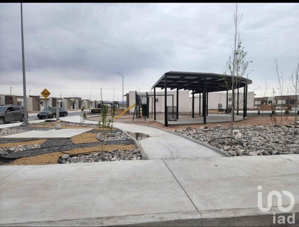 SE VENDE CASA EN NUEVO DESARROLLO DE 1 PISO POR TALAMAS CAMANDARI