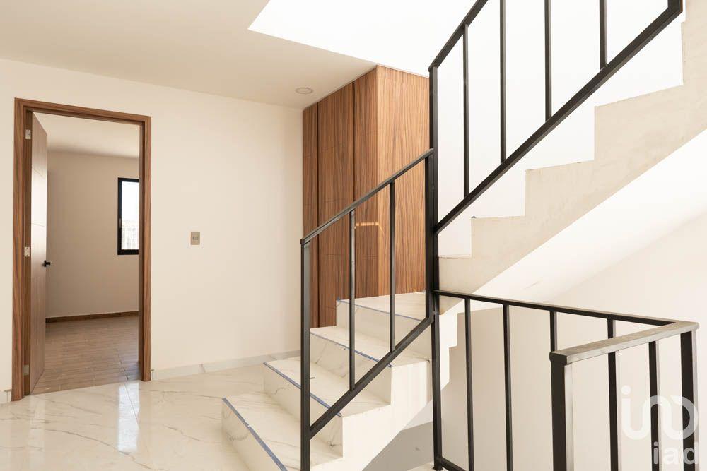 Casa de 3 niveles con roof garden y recámara extra en zona con alta plusvalía en Tlaxcalancingo