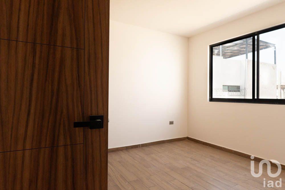 Casa de 3 niveles con roof garden y recámara extra en zona con alta plusvalía en Tlaxcalancingo