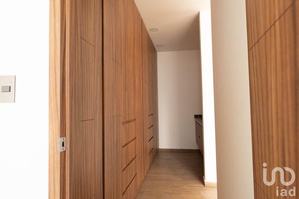 Casa de 3 niveles con roof garden y recámara extra en zona con alta plusvalía en Tlaxcalancingo