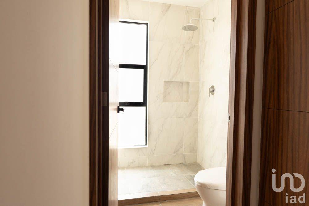 Casa de 3 niveles con roof garden y recámara extra en zona con alta plusvalía en Tlaxcalancingo