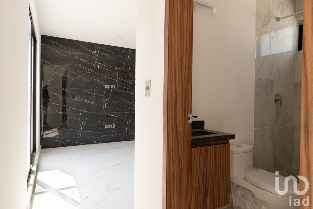 Casa de 3 niveles con roof garden y recámara extra en zona con alta plusvalía en Tlaxcalancingo