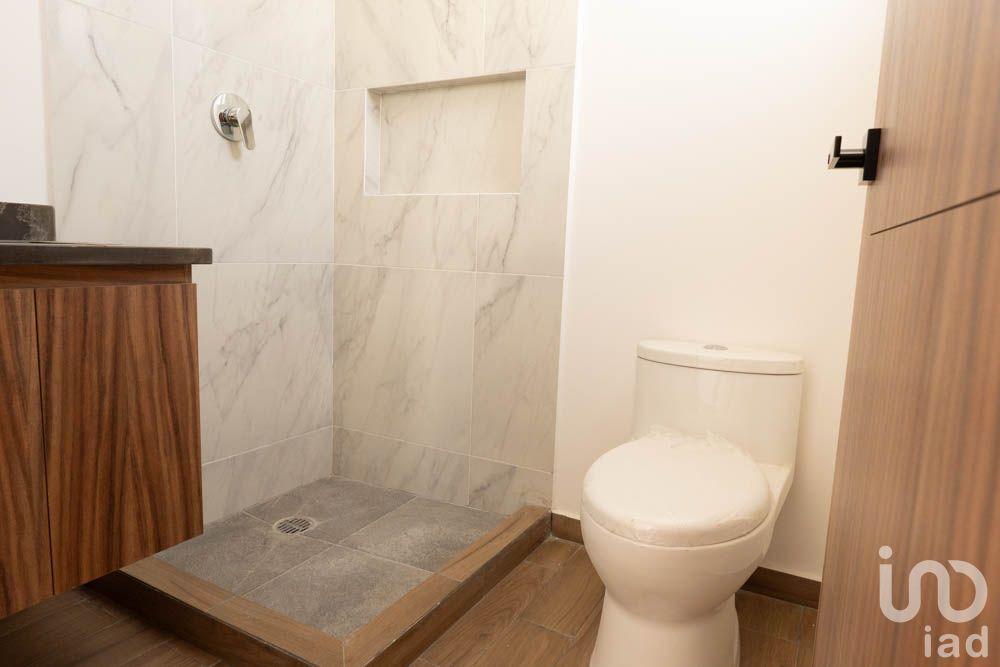 Casa de 3 niveles con roof garden y recámara extra en zona con alta plusvalía en Tlaxcalancingo