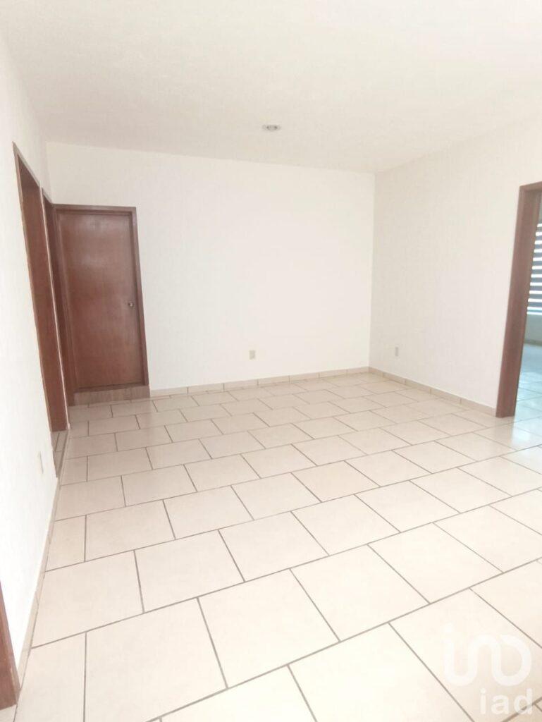 Casa en venta  en Colonia Jardines del Valle en Zapopan