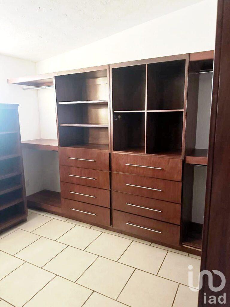 Casa en venta  en Colonia Jardines del Valle en Zapopan