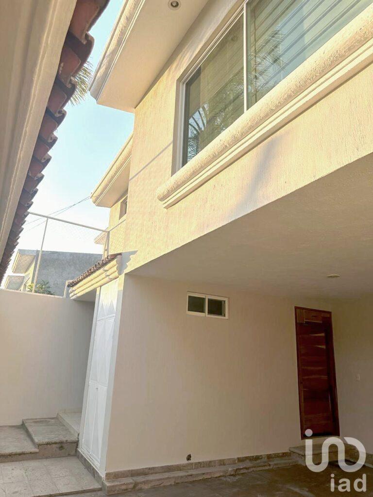 Casa en venta  en Colonia Jardines del Valle en Zapopan