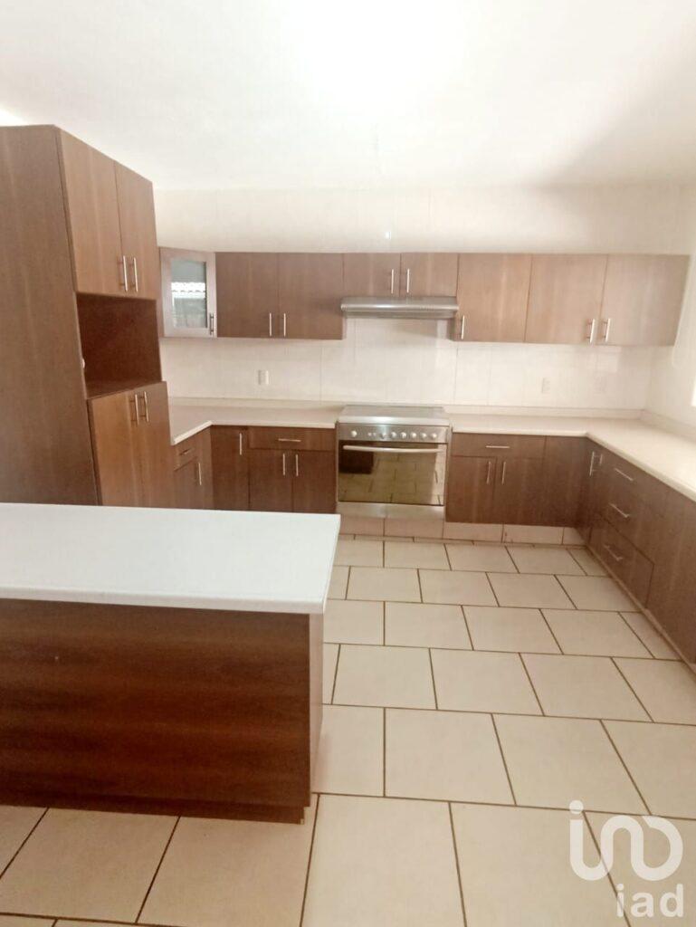 Casa en venta  en Colonia Jardines del Valle en Zapopan