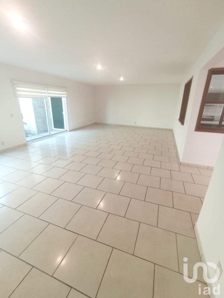 Casa en venta  en Colonia Jardines del Valle en Zapopan