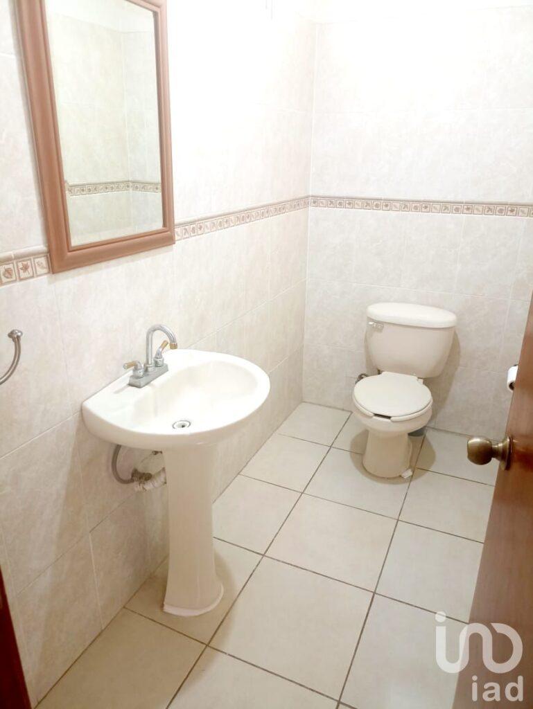 Casa en venta  en Colonia Jardines del Valle en Zapopan