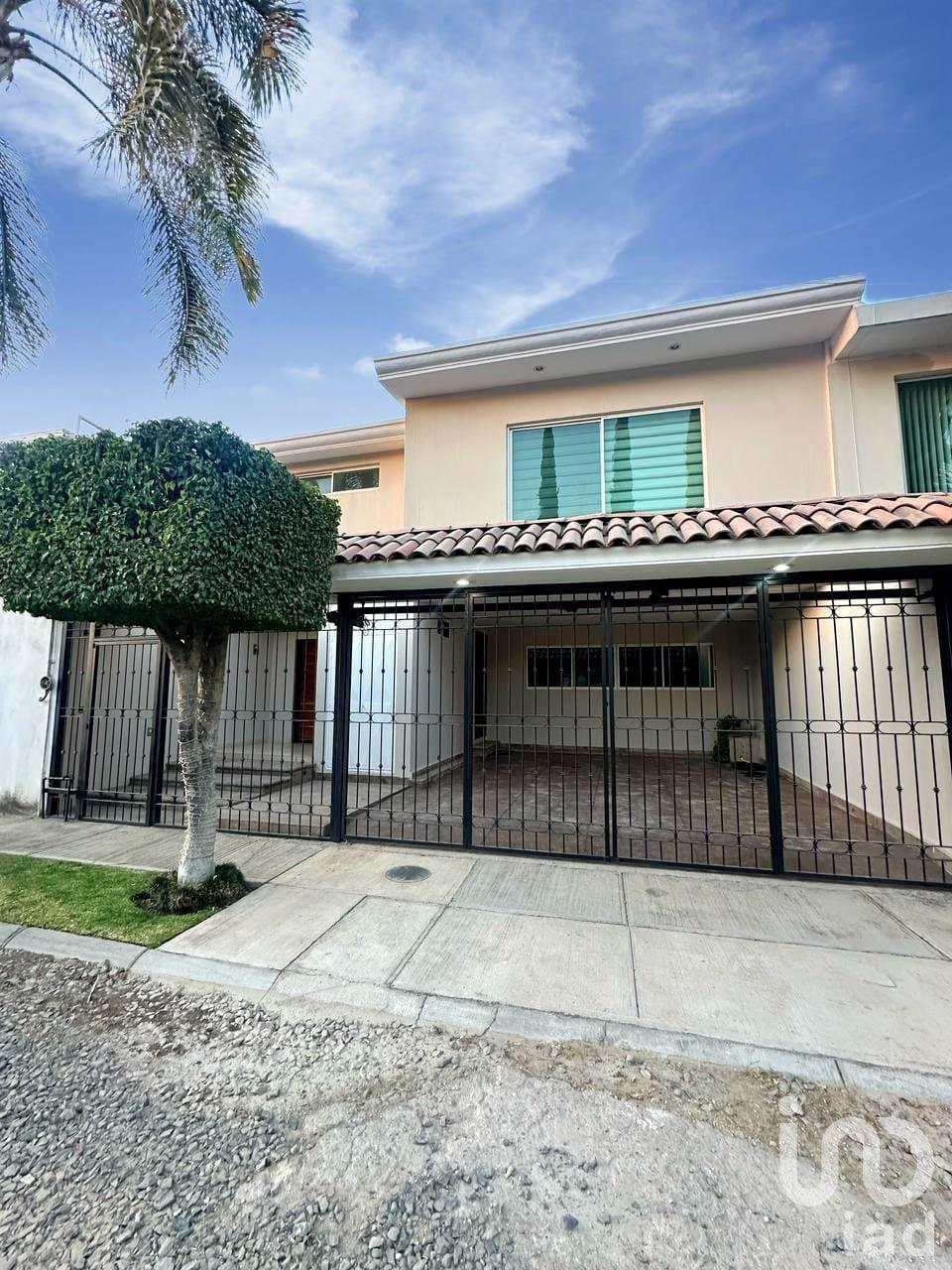 Casa en venta  en Colonia Jardines del Valle en Zapopan