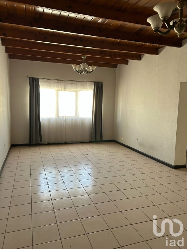 Amplia Casa en Venta en Chihuahua en Col. Panamericana